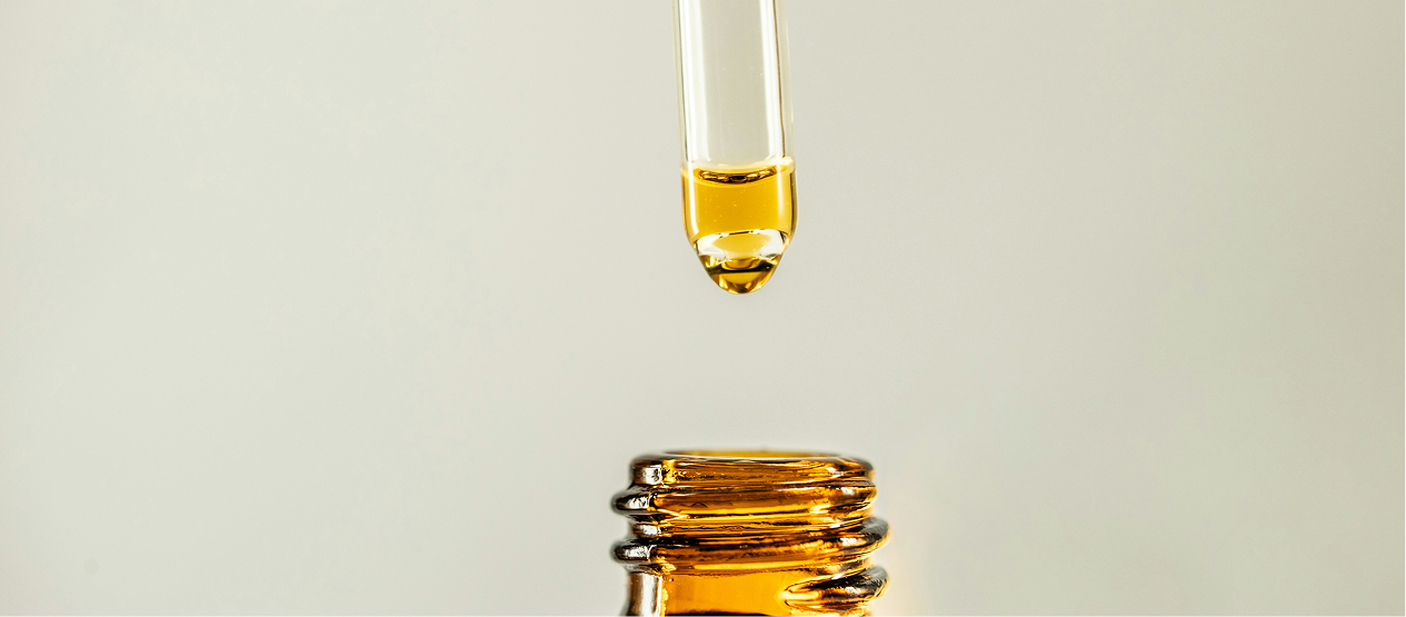 Total Health Centre – Blog – How Delivery Formats Impact Nutrient Absorption in Supplements 01 A liquid dropper full of yellow liquid.